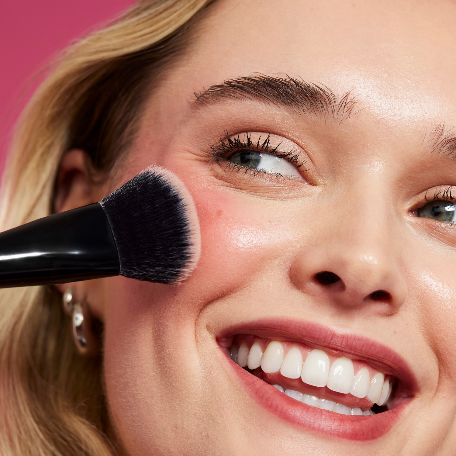 E.L.F. STAIN & TINT BLENDING BRUSH (BROCHA DE RUBOR DE MAQUILLAJE CON CERDAS DENSAS)